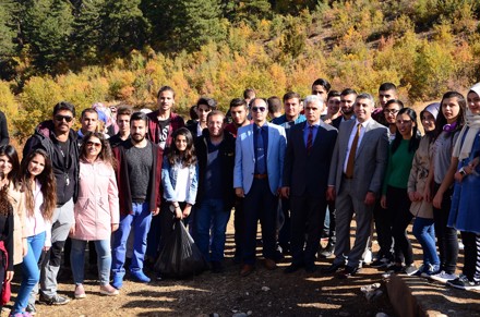 BOZKIR AKÇAPINAR MESİRE ALANINDA ÇEVRE TEMİZLİĞİ VE DOĞA YÜRÜYÜŞÜ 